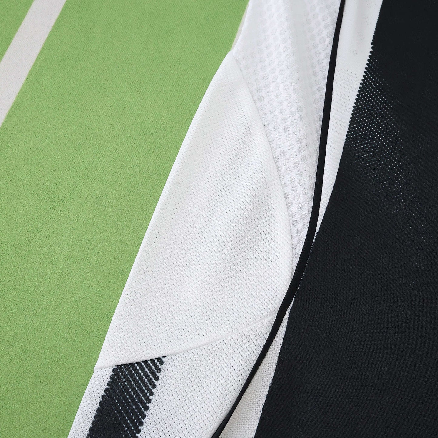 Juventus 25/26 Home Player Edition Jersey (Pre Sale)