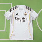 Tricou Real Madrid 25/26 Ediție Jucător mânecă scurtă și lungă