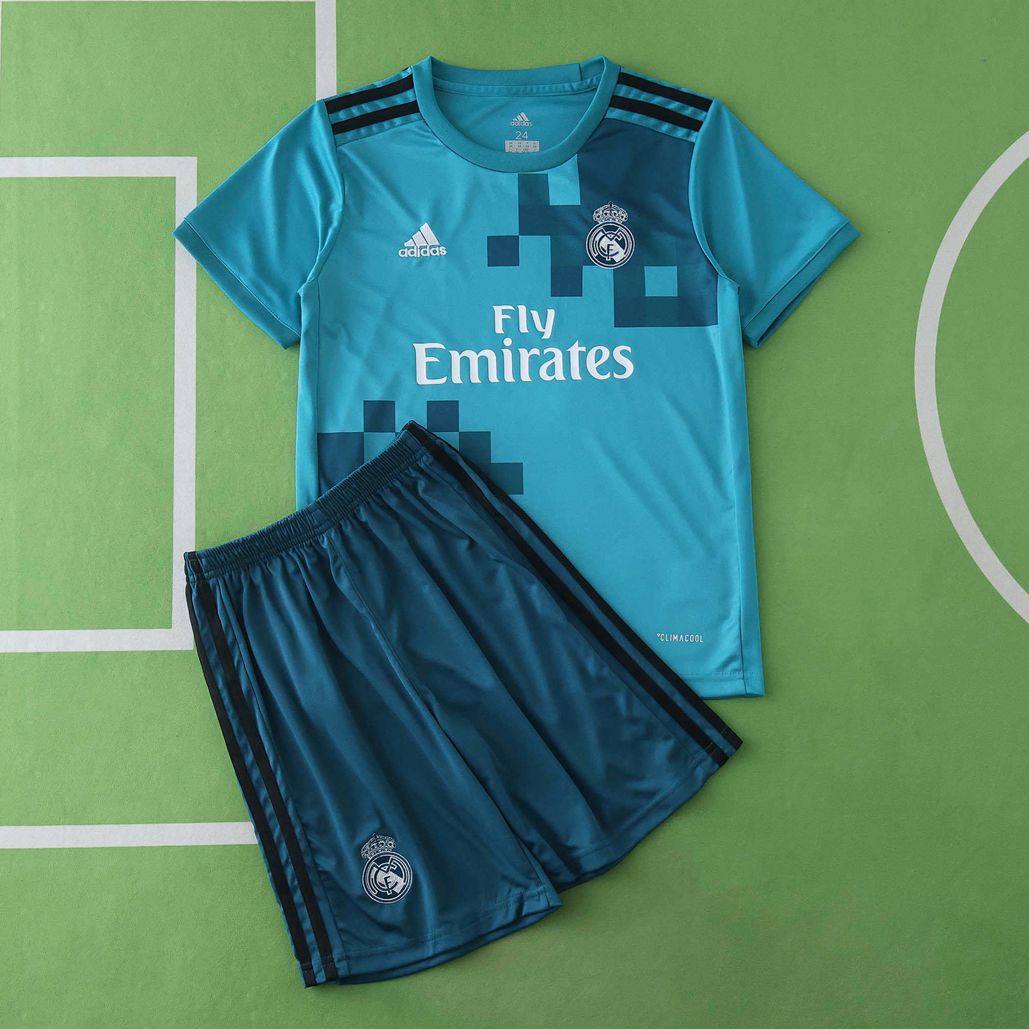 Real Madrid 17/18 Kit for Kids Ronaldo 7 – NestJersey Real Madrid 17/18 Kit for Kids Ronaldo 7 – NestJersey