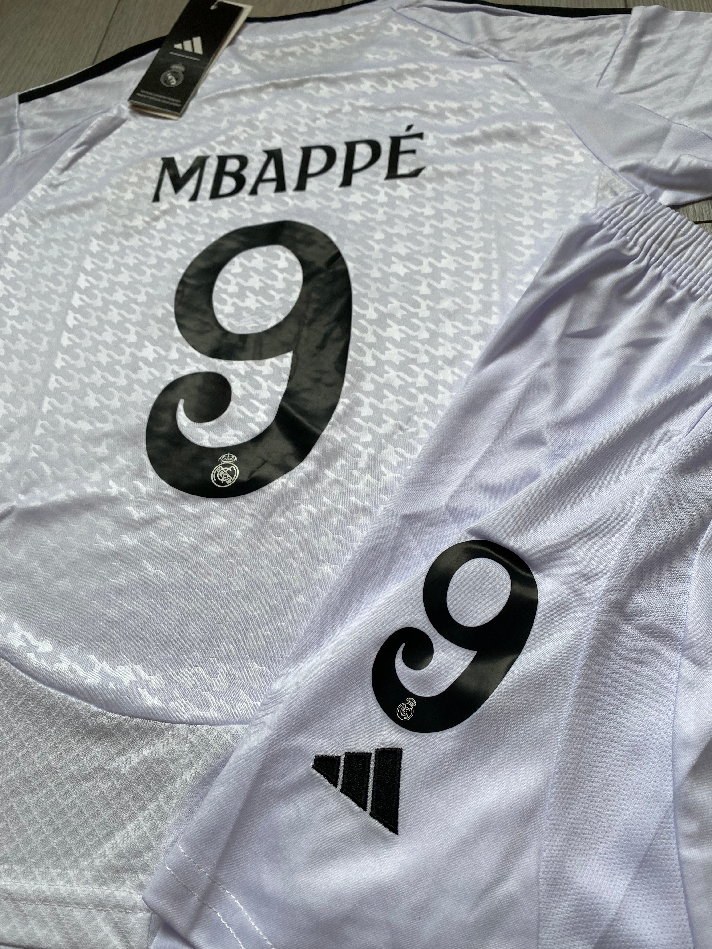 Echipament Real Madrid 24/25 Mbappé și Bellingham pentru copii