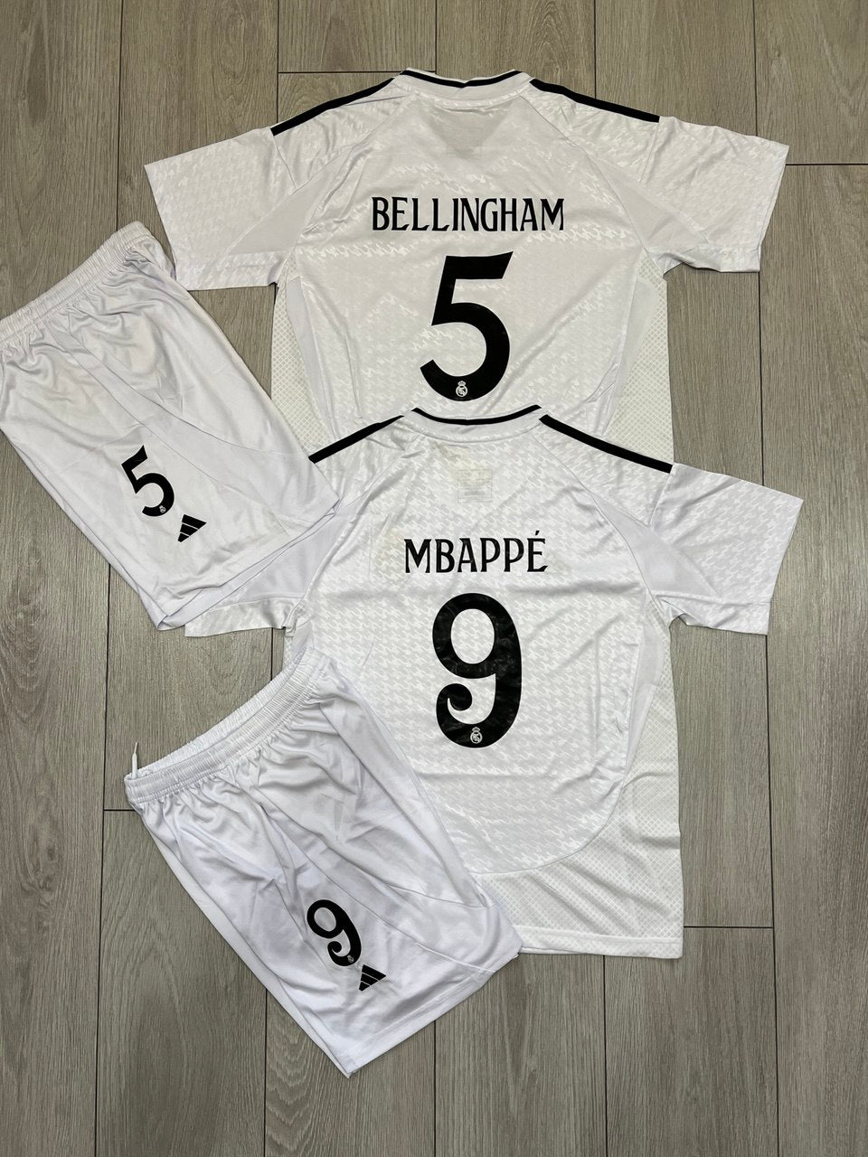 Echipament Real Madrid 24/25 Mbappé și Bellingham pentru copii
