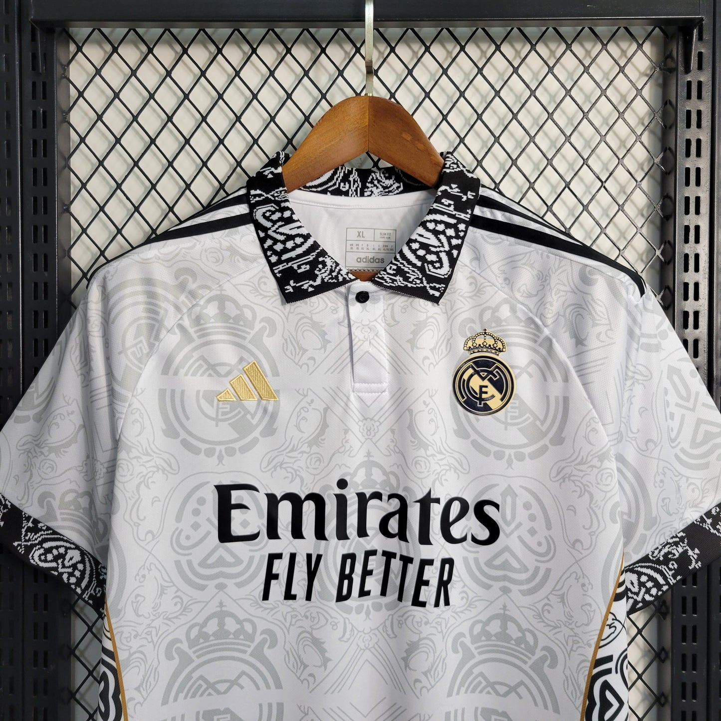 Real Madrid 23/24 Big Logo Fan Edition