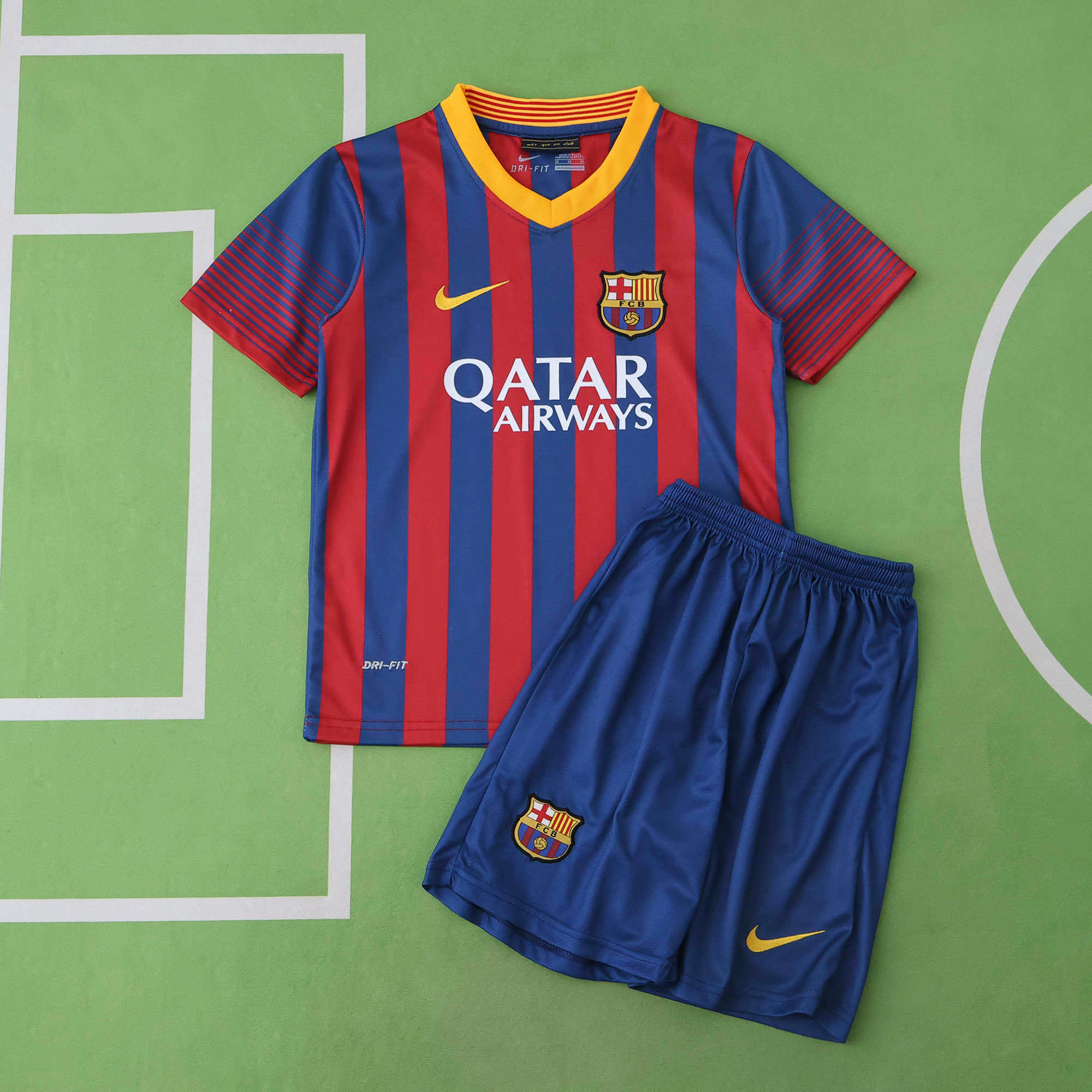 Echipament Barcelona 13/14 acasă pentru copii
